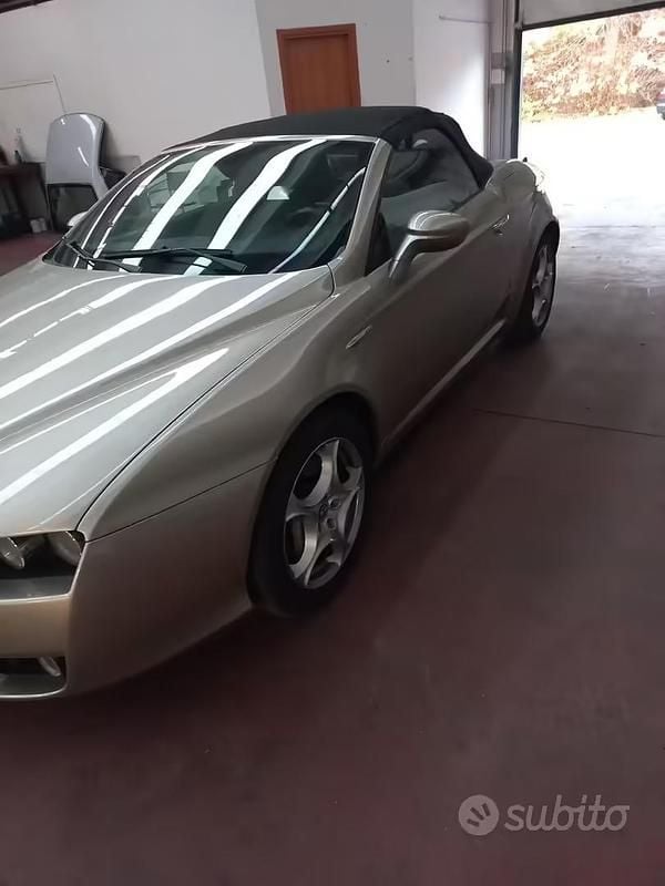 Usata Alfa Romeo Spider 210 CV (154 kW) 2008 Grigio Cabrio