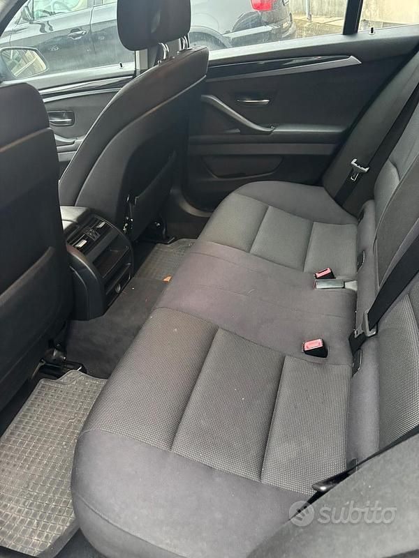 Begagnad BMW 520 2011 Svart Kombi