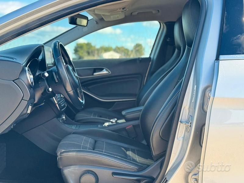 Usata Mercedes GLA200 Premium 136 CV (100 kW) 2015 Grigio SUV