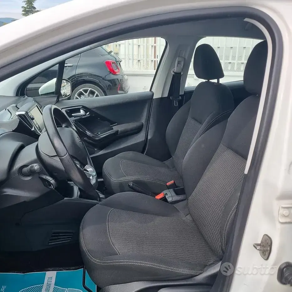 Usata Peugeot 208 Active 82 CV (60 kW) 2018 Bianco Utilitaria