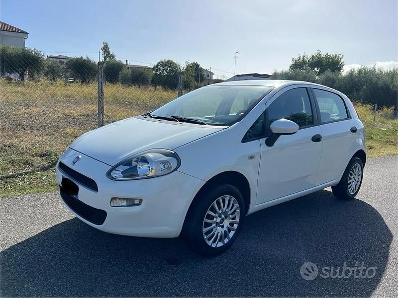 Usata Fiat Punto Street 77 CV (56 kW) 2015 Bianco Berlina