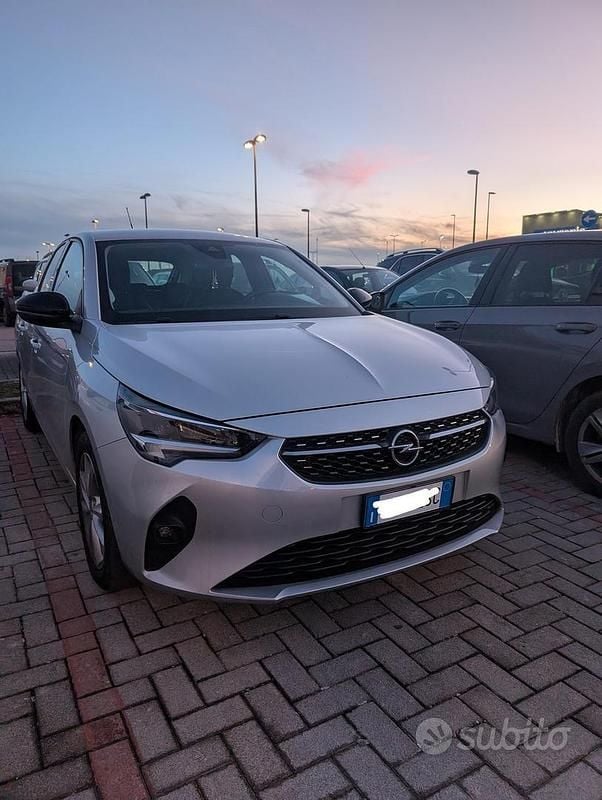 Grigio Usata 2024 Opel Corsa Elegance Tre volumi | 14.000 € (Buon prezzo) - Immagine 1/4