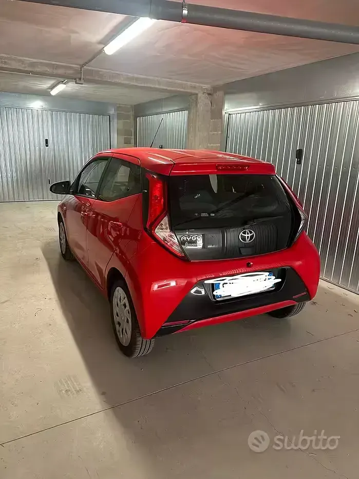 Usata Toyota Aygo X-play 72 CV (52 kW) 2019 Rosso Utilitaria