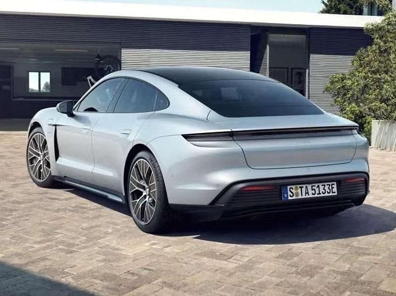 Usata Porsche Taycan 139 kW (190 CV) 2023 Argento Berlina
