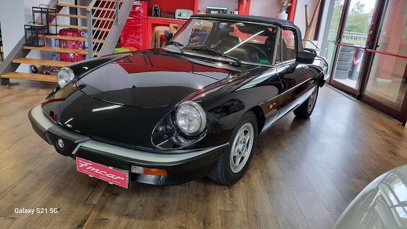 Usata Alfa Romeo Spider 101 CV (74 kW) 1986 Nero Cabrio
