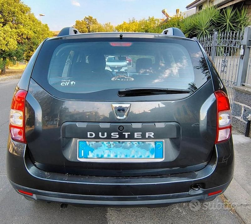 Usata Dacia Duster Lauréate 110 CV (80 kW) 2015 Nero SUV