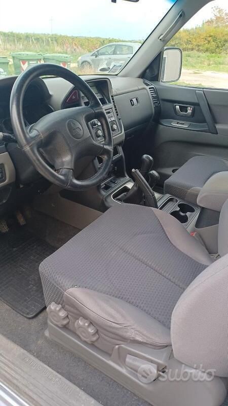Usata Mitsubishi Pajero 160 CV (117 kW) 2004 Grigio SUV