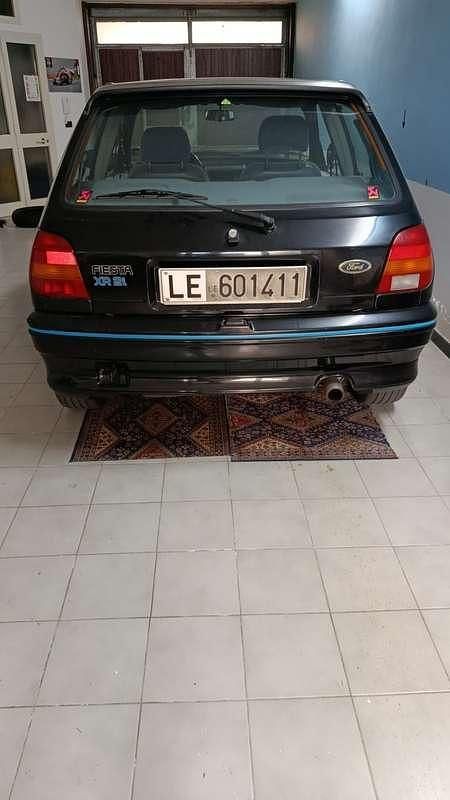 Usata Ford Fiesta 94 CV (69 kW) 1990 Nero Utilitaria
