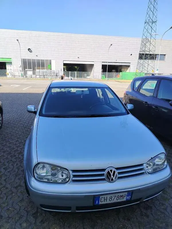 Usata VW Golf IV Highline 105 CV (77 kW) 2002 Berlina