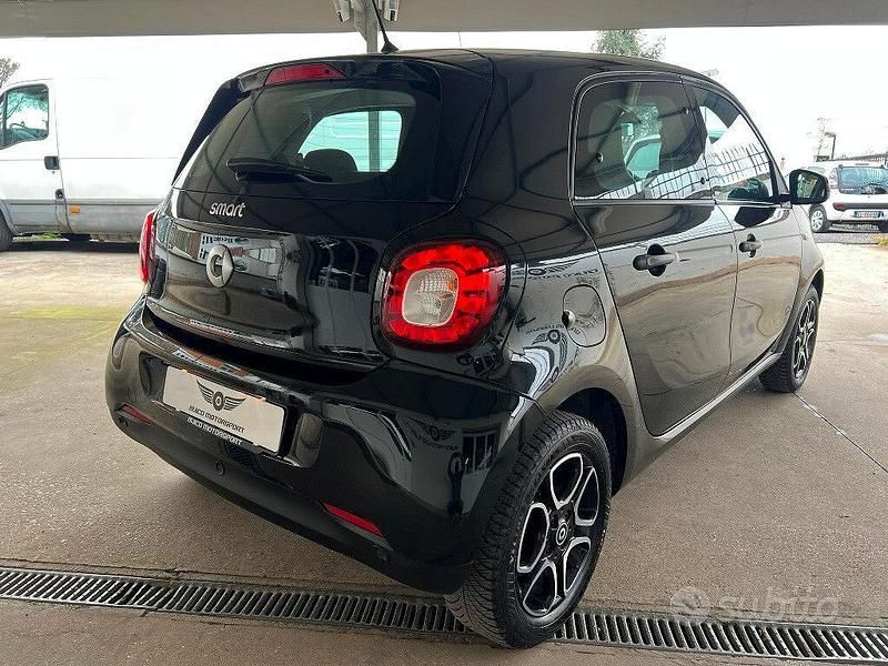 Usata Smart ForFour Prime 71 CV (52 kW) 2016 Nero Utilitaria