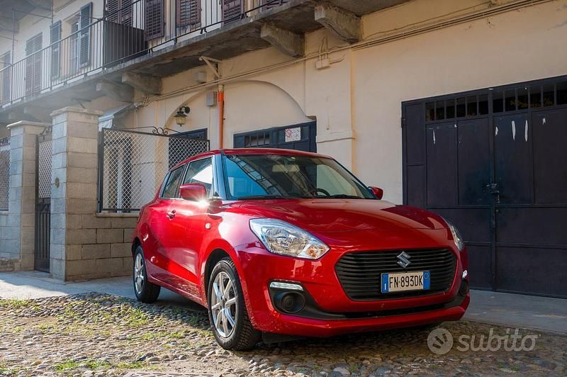 Usata Suzuki Swift 90 CV (66 kW) 2018 Rosso Utilitaria