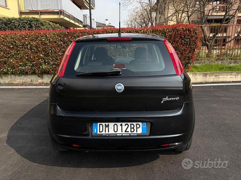 Usata Fiat Grande Punto Active 77 CV (56 kW) 2007 Nero Utilitaria