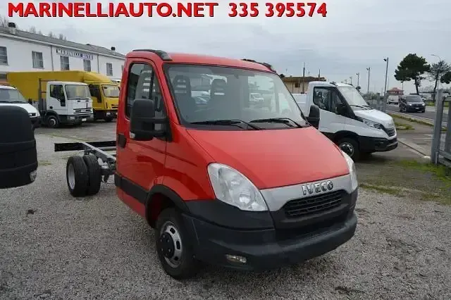 Usata Iveco Daily 126 CV (92 kW) 2014 Rosso Furgone