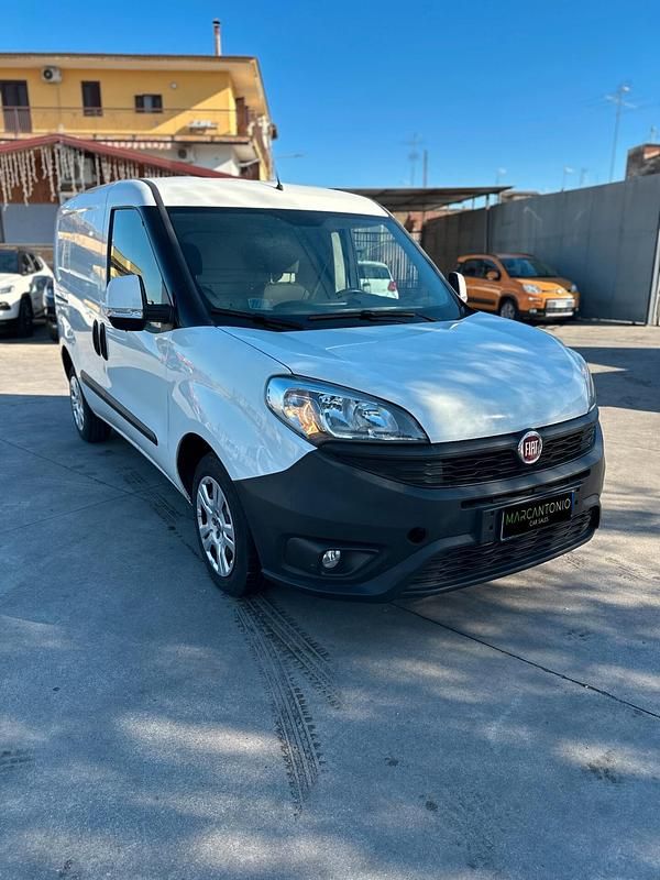 Bianco Usata 2015 Fiat Doblò Monovolume | 5890 € (Super prezzo) - Immagine 1/4