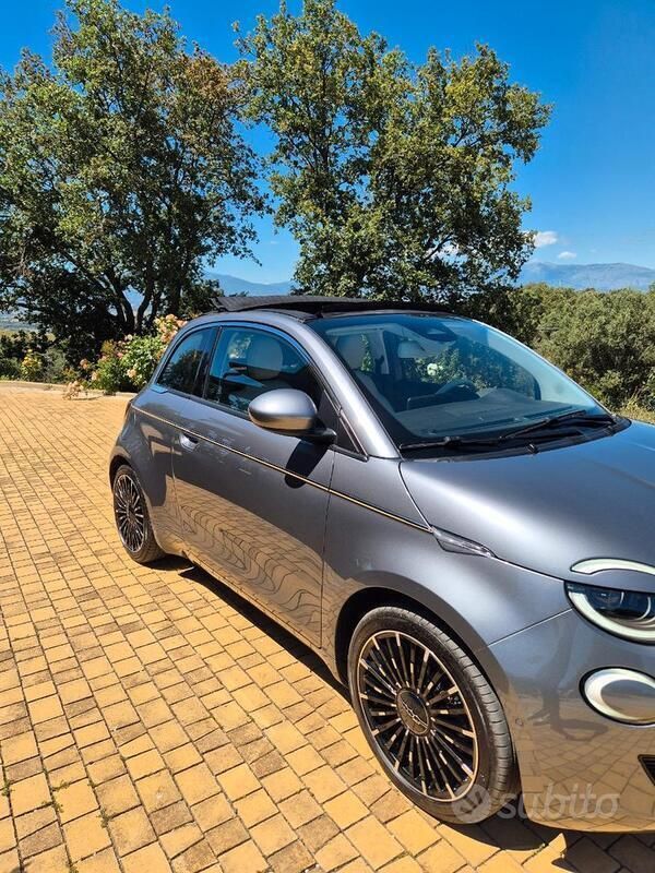 Usata Fiat 500e La Prima 69 kW (95 CV) 2021 Grigio Cabrio