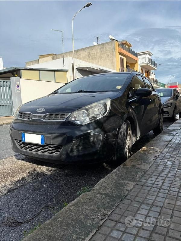 Usata Kia Rio 2011 Nero Utilitaria