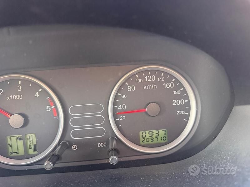 Usata Ford Fiesta 73 CV (53 kW) 2005 Utilitaria