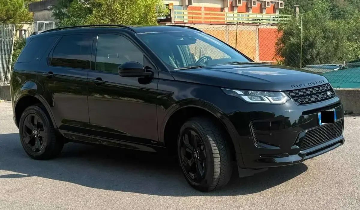 Usata Land Rover Discovery Sport R-Dynamic 179 CV (131 kW) 2020 Santorini black metallizzato SUV