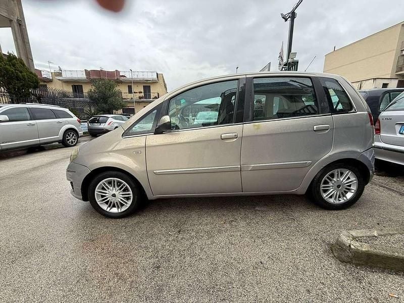 Usata Lancia Musa 95 CV (69 kW) 2009 Oro Monovolume
