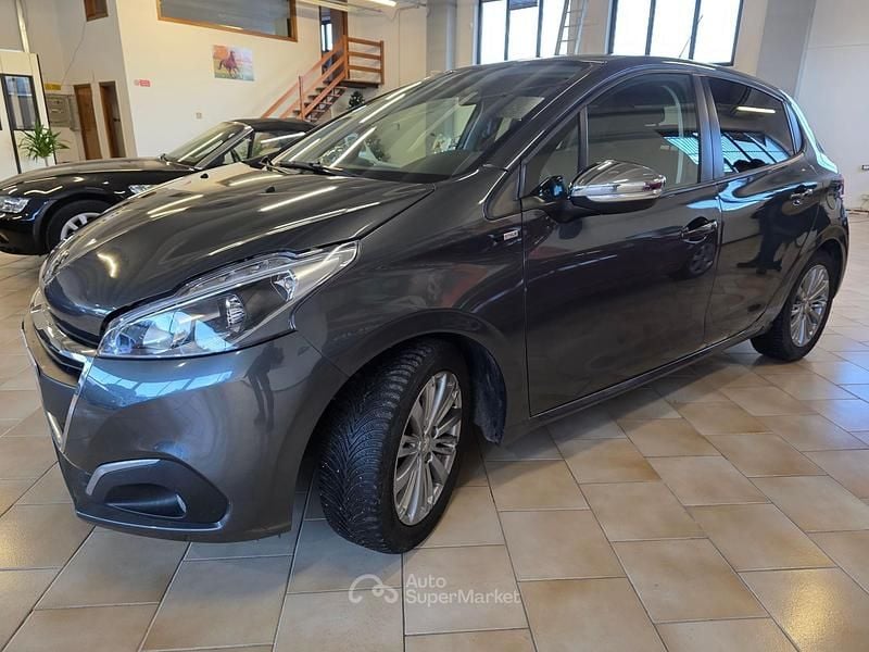 Usata Peugeot 208 Style 83 CV (61 kW) 2016 Gray Utilitaria