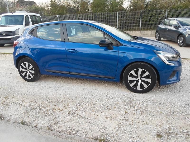 Usata Renault Clio V Techno 91 CV (66 kW) 2022 Blu Berlina