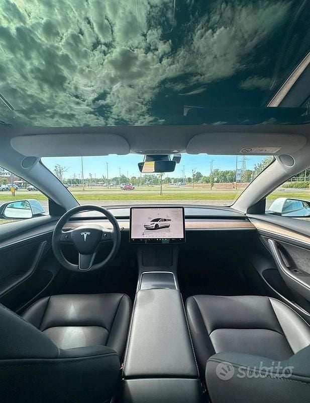 Usata Tesla Model 3 RWD 235 kW (320 CV) 2023 Bianco Berlina