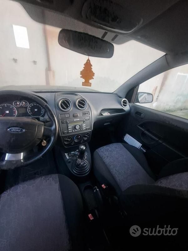 Usata Ford Fiesta 73 CV (53 kW) 2008 Nero Berlina