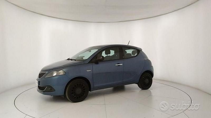 Usata Lancia Ypsilon Gold 69 CV (50 kW) 2021 Blu Utilitaria