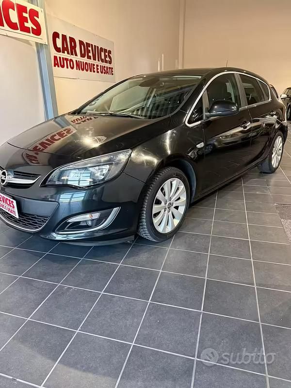 Usata Opel Astra 120 CV (88 kW) 2013 Nero Berlina