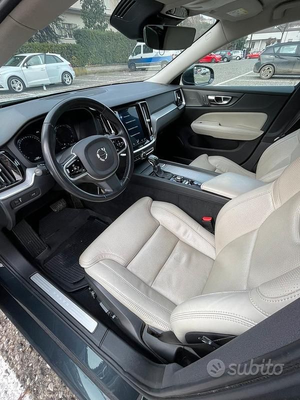 Usata Volvo V60 Inscription 190 CV (139 kW) 2019 Nero Station wagon