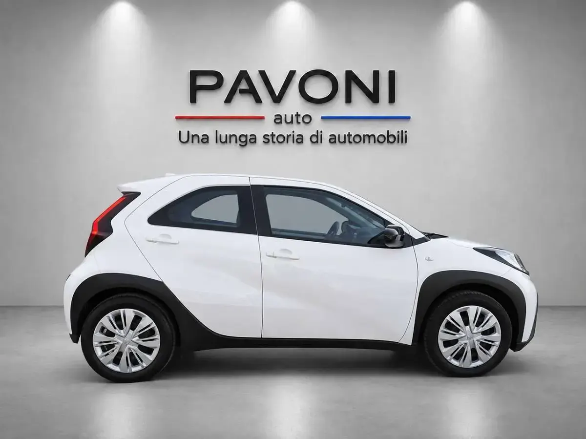 Usata Toyota Aygo X Active 72 CV (52 kW) 2022 Bianco pastello SUV