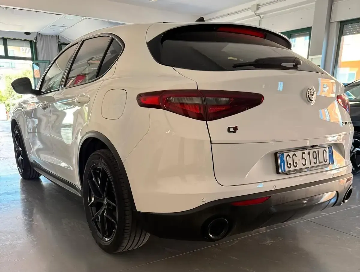 Usata Alfa Romeo Stelvio Sprint 190 CV (139 kW) 2021 Bianco SUV