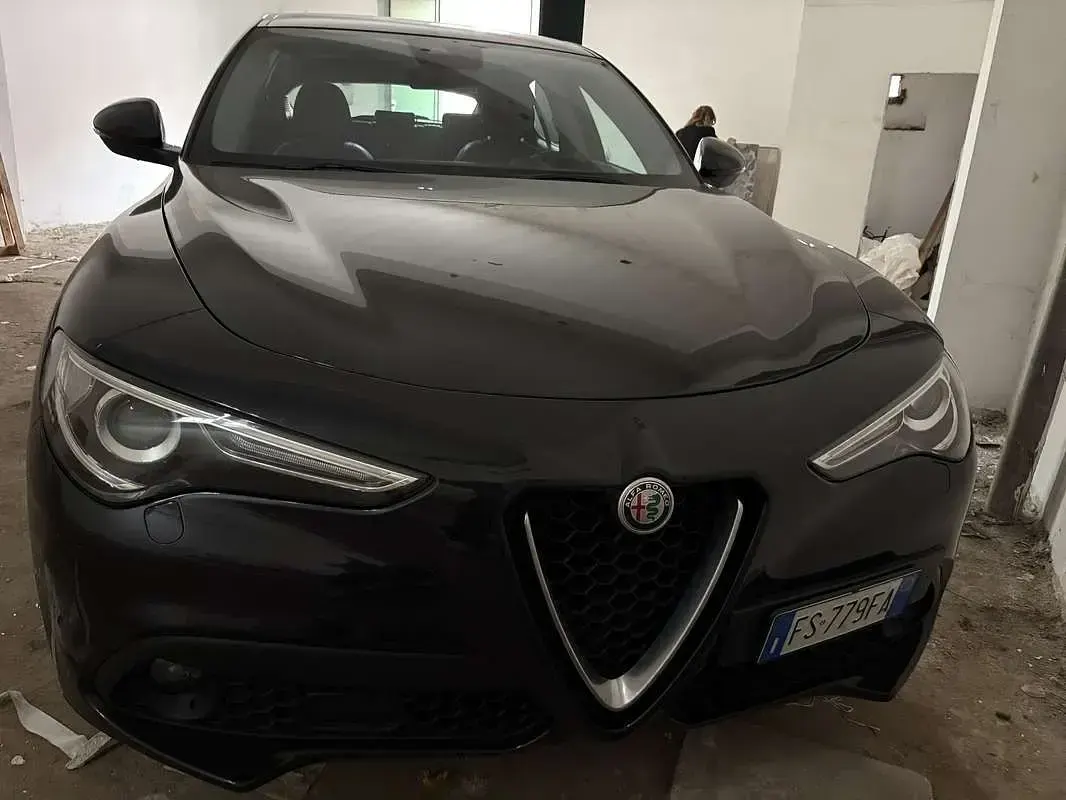 Usata Alfa Romeo Stelvio Super 179 CV (131 kW) 2017 Nero SUV