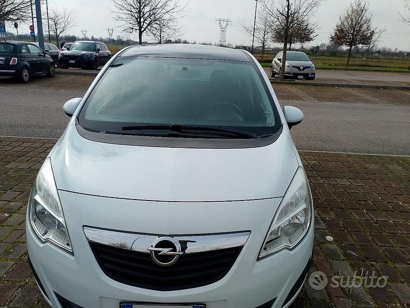 Usata Opel Meriva 2011 Bianco Monovolume