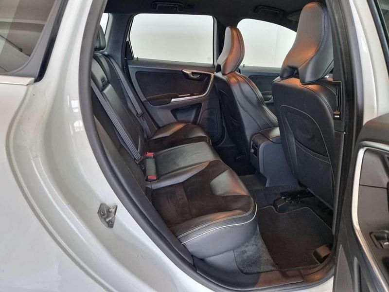 Usata Volvo XC60 R-Design 150 CV (110 kW) 2016 Aero grey SUV