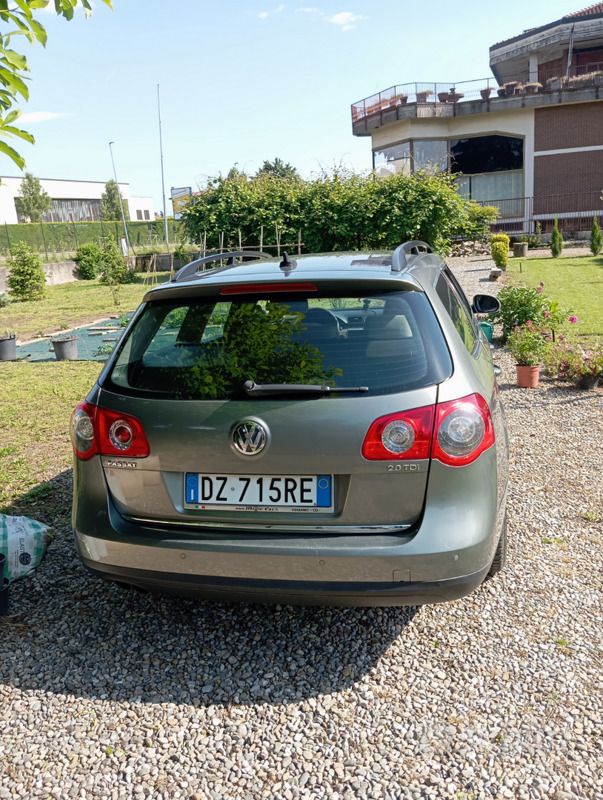 Usata VW Passat 105 CV (77 kW) 2010 Grigio Berlina
