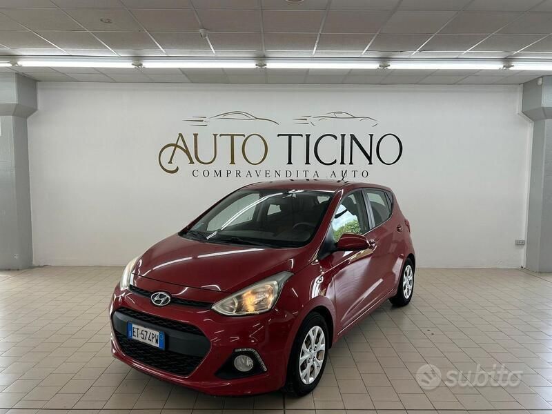 Rosso Usata 2014 Hyundai i10 Comfort Due volumi | 4900 € (Molto cara) - Immagine 1/4