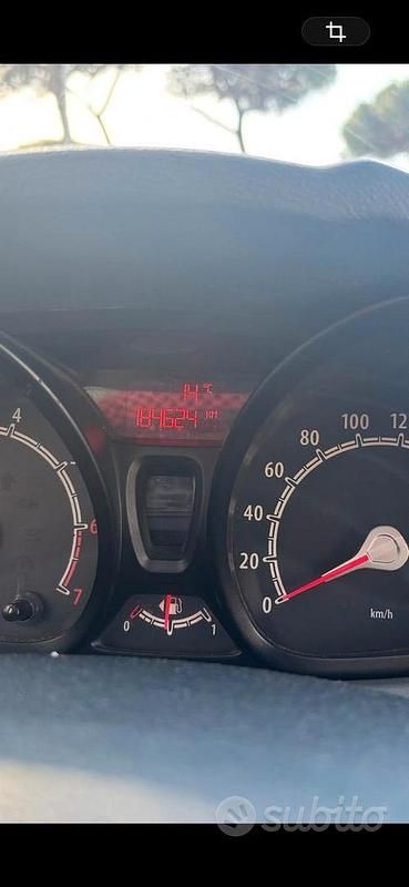 Usata Ford Fiesta 82 CV (60 kW) 2010 Rosso Utilitaria