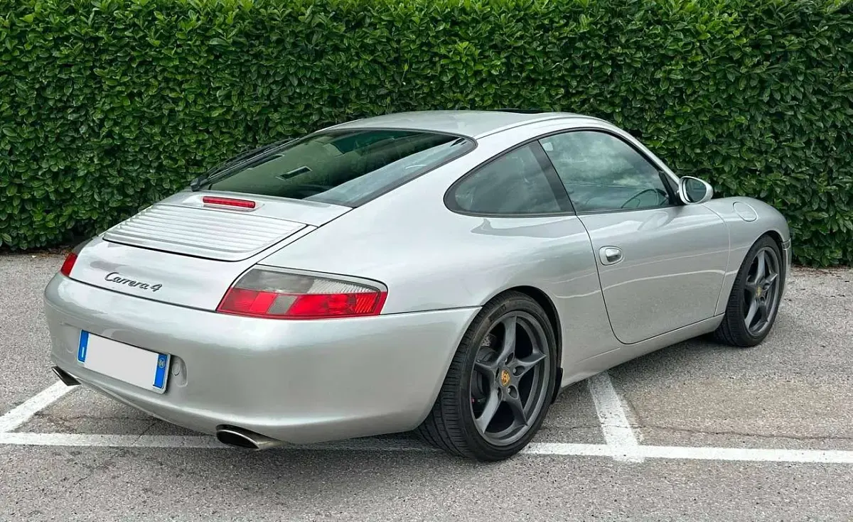 Usata Porsche 911 Carrera 4 320 CV (235 kW) 2004 Argento Coupé