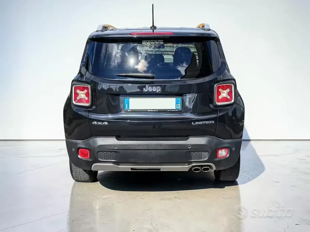 Usata Jeep Renegade Limited 140 CV (102 kW) 2016 Nero metallizzato SUV