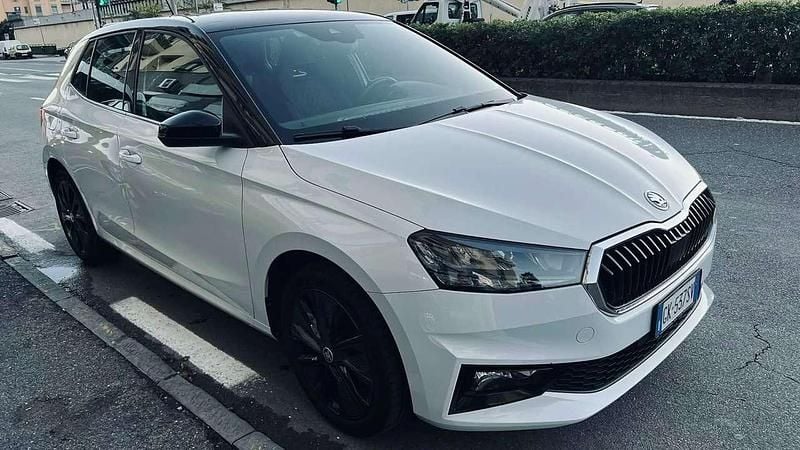 Bianco Usata 2022 Skoda Fabia Due volumi | 16.850 € (Buon prezzo) - Immagine 1/4