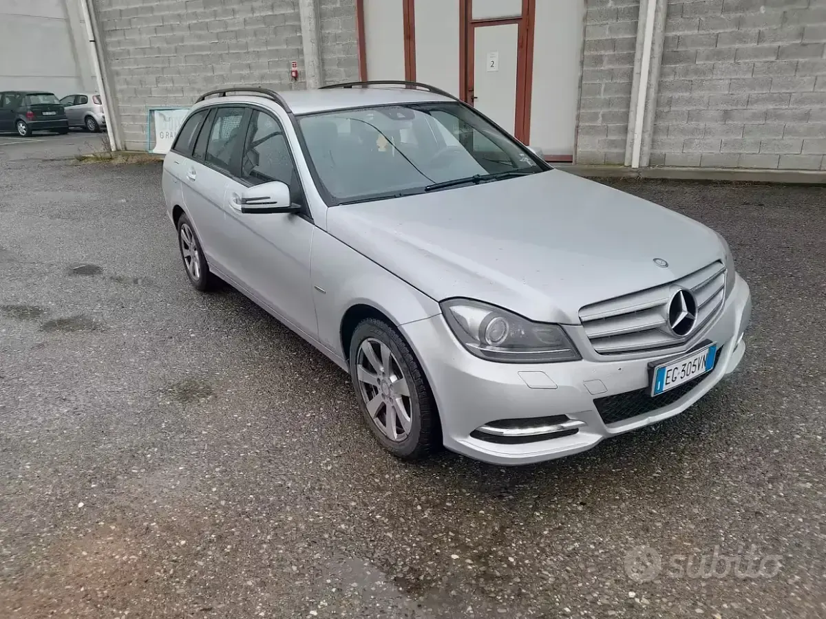 Usata Mercedes C200 Avantgarde 136 CV (100 kW) 2011 Grigio Berlina
