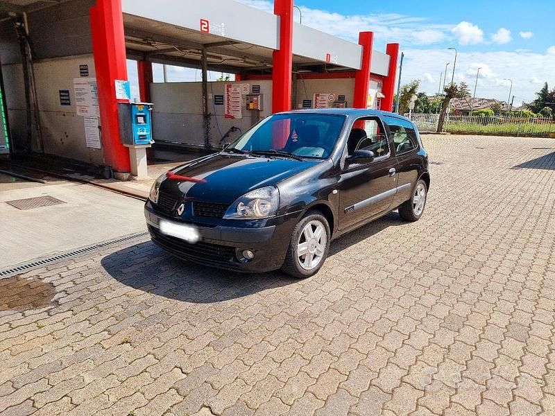 Usata Renault Clio II 100 CV (73 kW) 2005 Utilitaria
