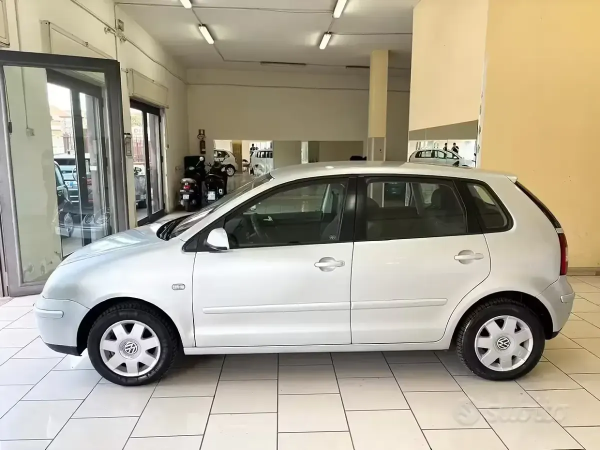 Usata VW Polo Comfortline 75 CV (55 kW) 2004 Grigio Utilitaria