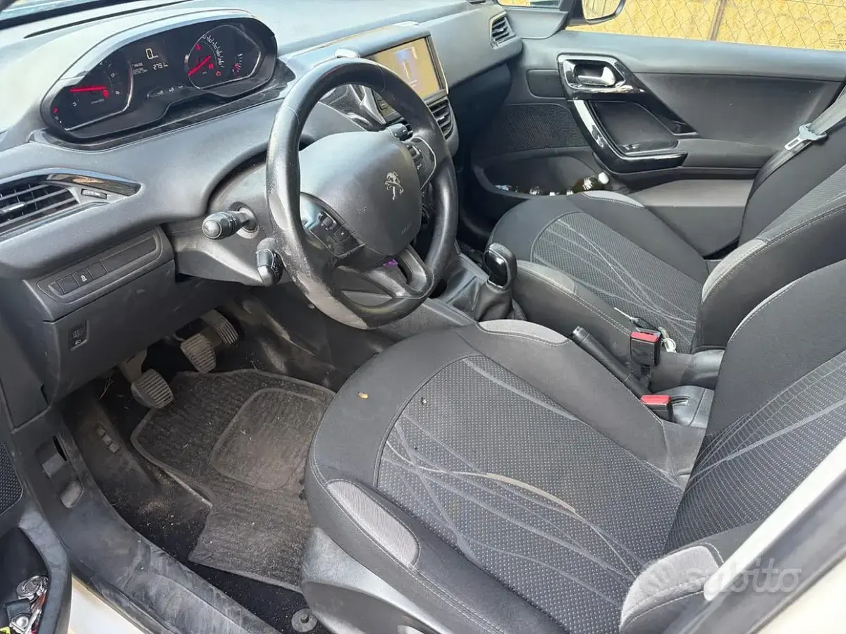 Usata Peugeot 208 Active 92 CV (67 kW) 2013 Bianco Utilitaria