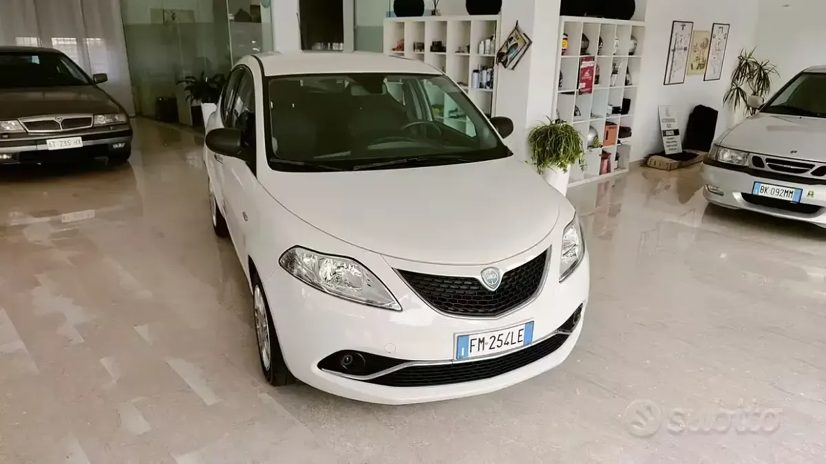 Usata Lancia Ypsilon 69 CV (50 kW) 2017 Beige Utilitaria