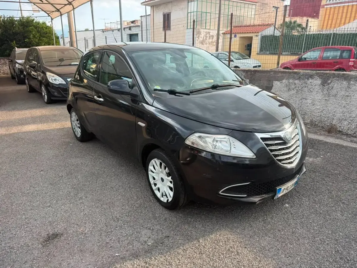 Usata Lancia Ypsilon 95 CV (69 kW) 2013 Nero Utilitaria