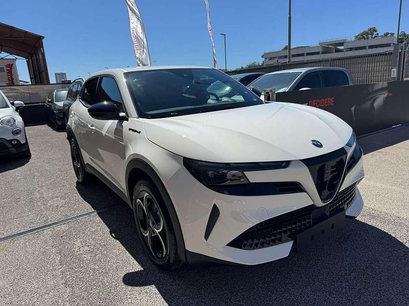 Nuova Alfa Romeo Junior Edizione Speciale 136 CV (100 kW) 2025 Nero SUV