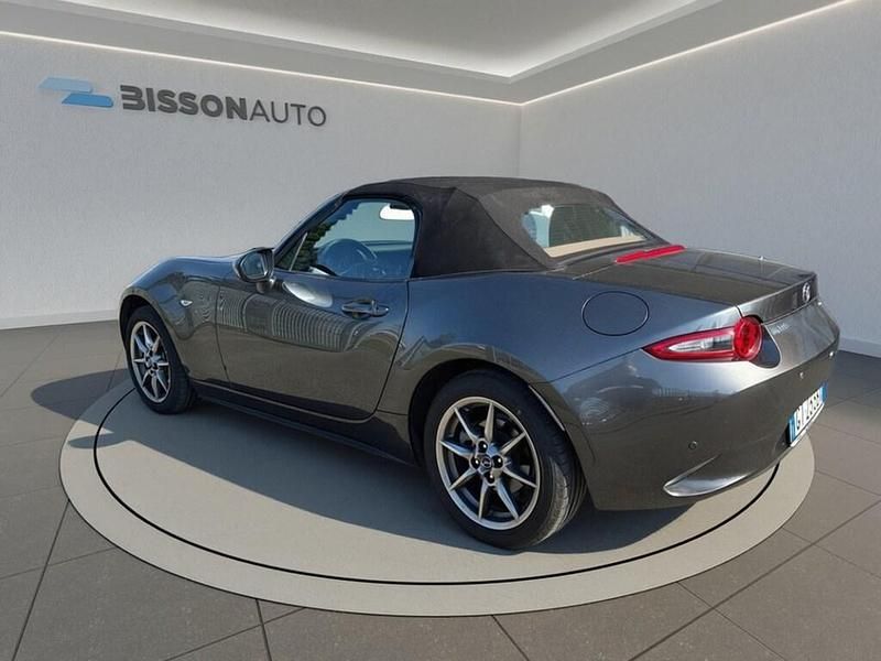 Usata Mazda MX5 Exclusive-Line 132 CV (97 kW) 2024 Machine grey Cabrio