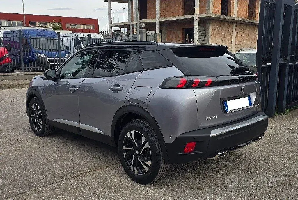Usata Peugeot 2008 GT-line 131 CV (96 kW) 2020 Grigio SUV
